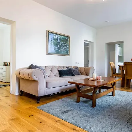 Domillion New Hall Duplex D11c For 12 Ppl *