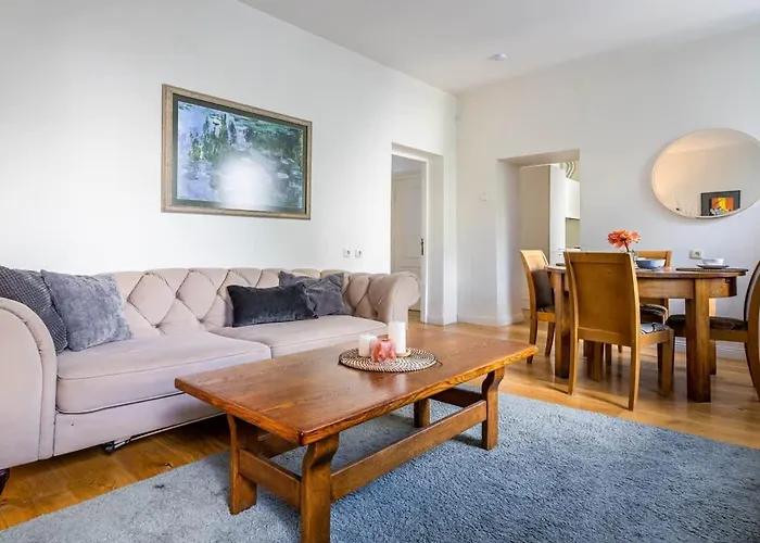 Domillion New Hall Duplex D11c For 12 Ppl